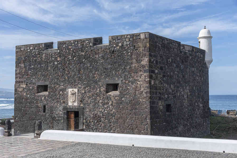 Tenerife 190 - Puerto de la Cruz - castillo de San Felipe.jpg